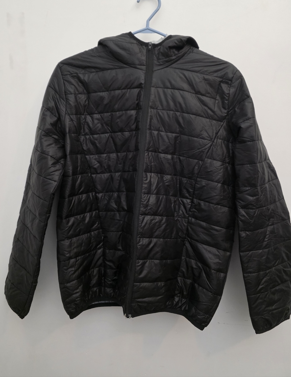 Black Hooded Puffer Jacket - Lightweight - Unknow Brand - Zipped Side Pockets